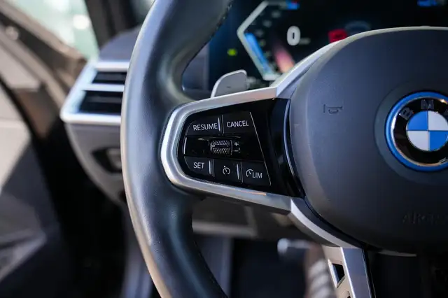 BMW 3 Series view 11