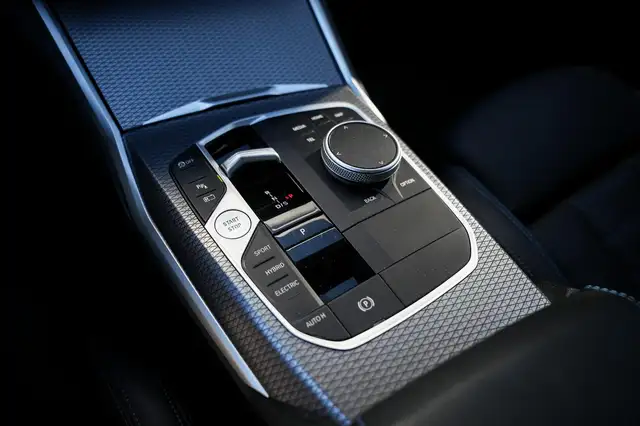 BMW 3 Series view 17