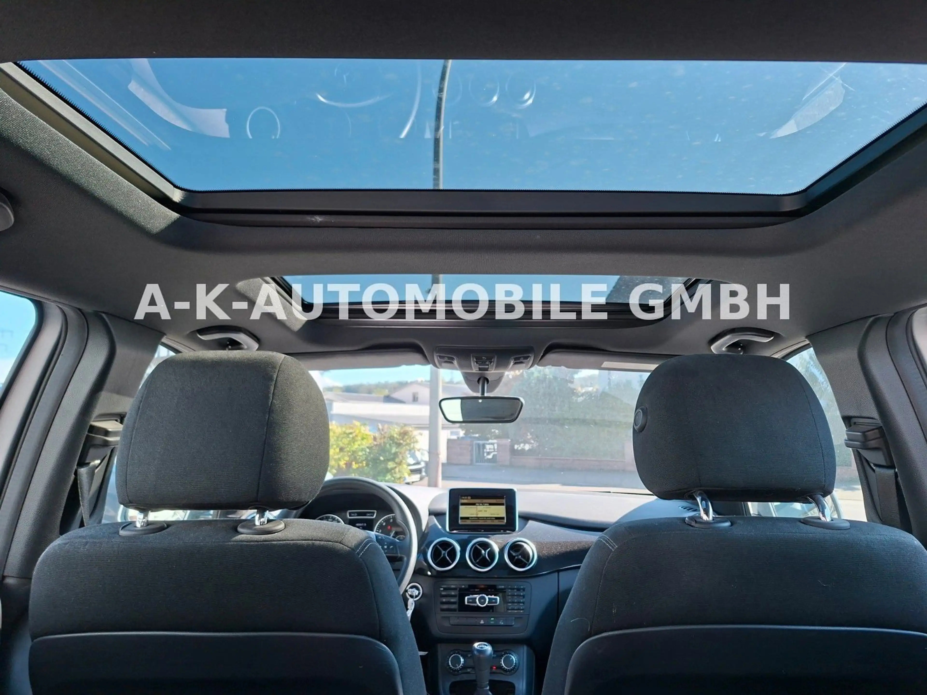 Mercedes-Benz B 200 BlueEfficiency 1-HAND — photo 12