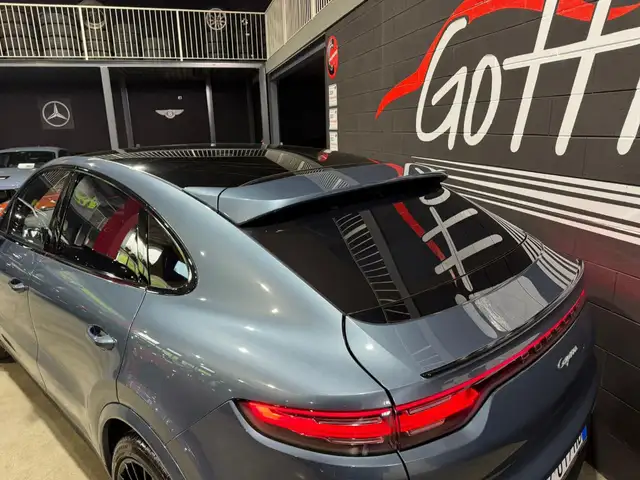 Porsche Cayenne view 7