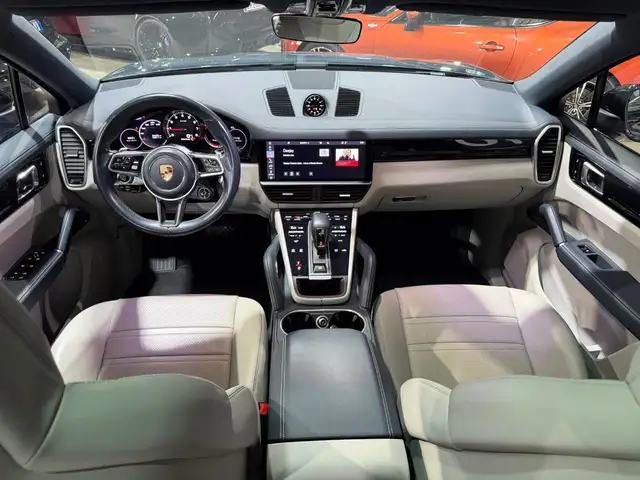 Porsche Cayenne view 14