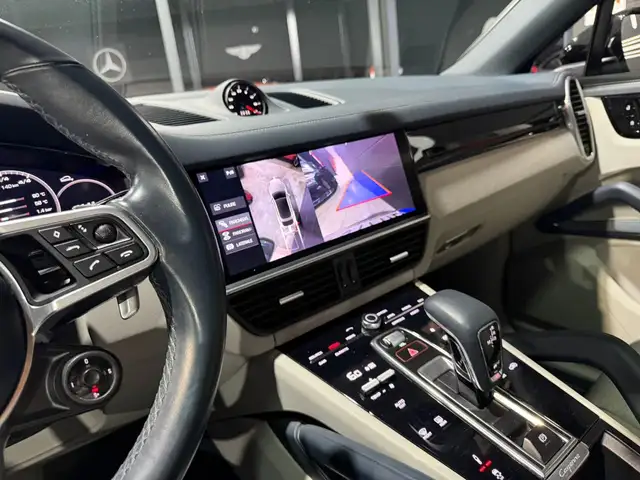 Porsche Cayenne view 13