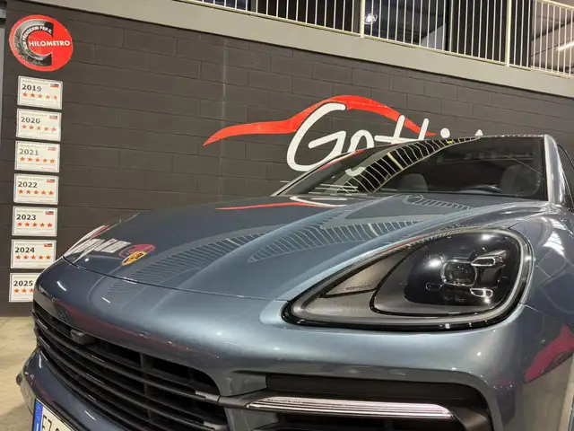 Porsche Cayenne view 3