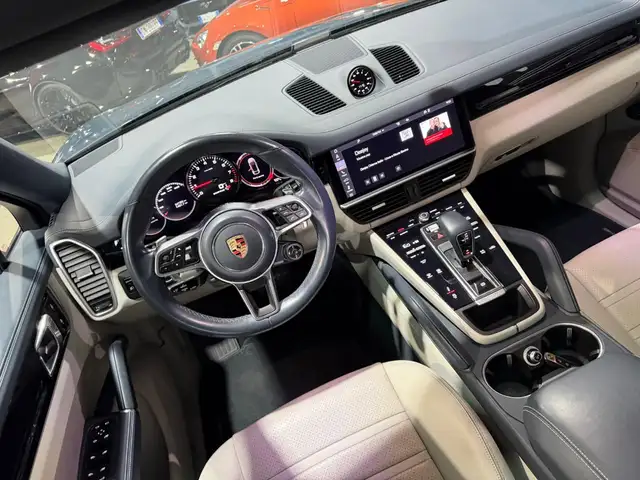Porsche Cayenne view 11