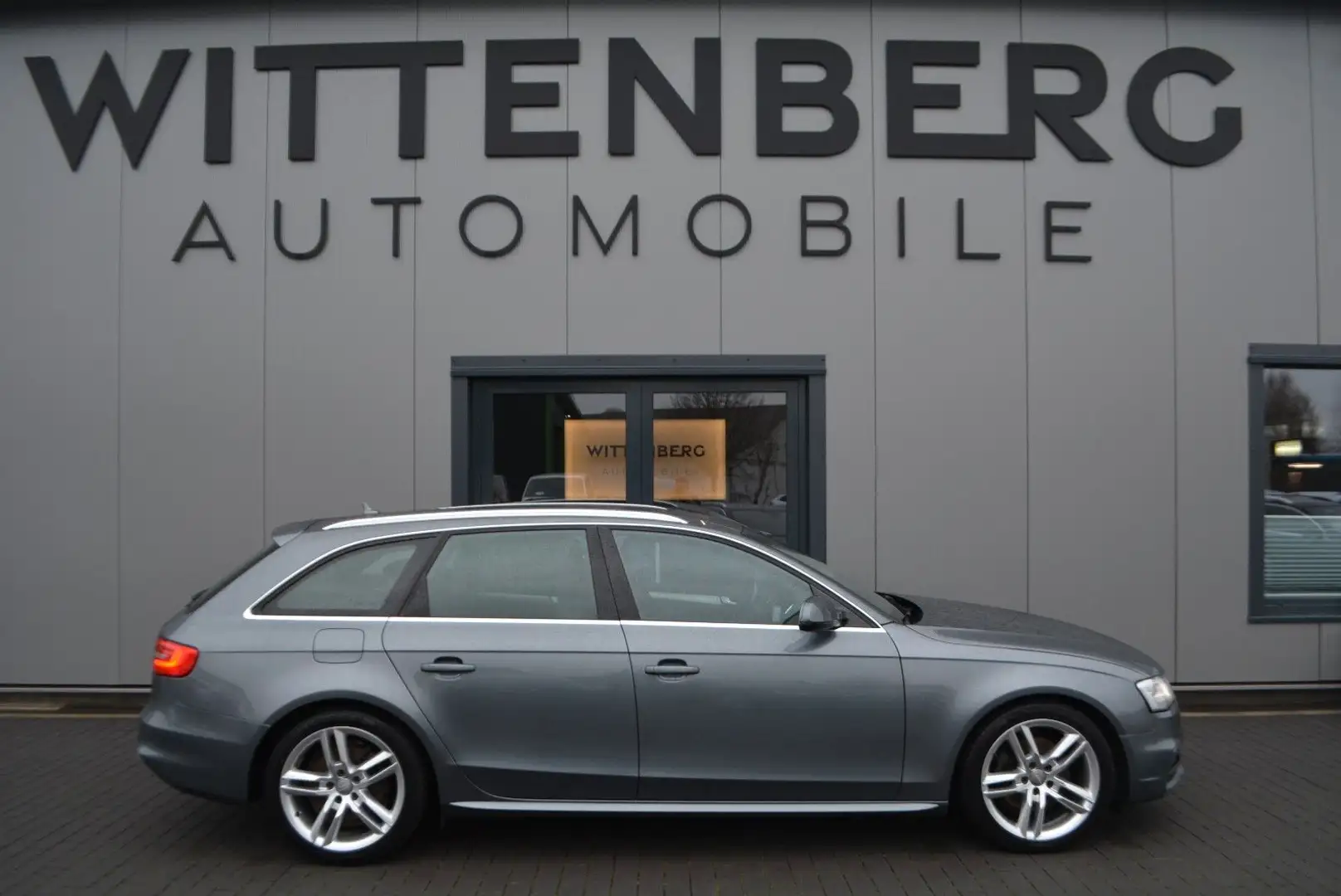 Audi A4 Avant Ambition-S-Line-Xenon-Navi-AHK Grau - 1