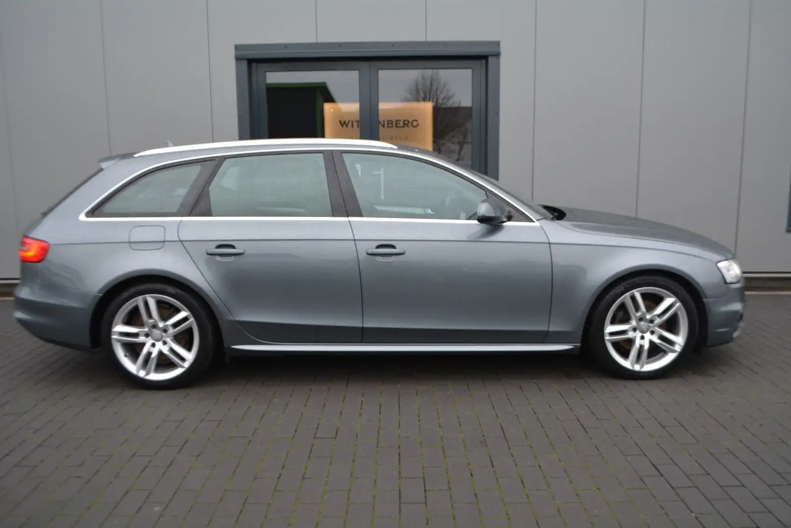 Audi A4 Avant Ambition-S-Line-Xenon-Navi-AHK Grau - 2