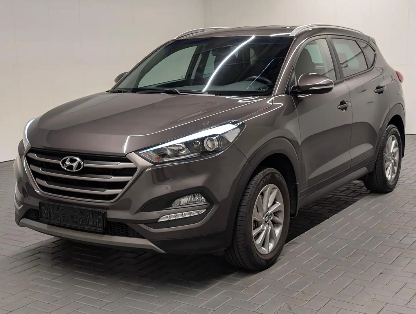 Hyundai TUCSON 2WD Navi/SHZ/LHZ/PDC/Kam/Tempom./17-LM Grigio - 1