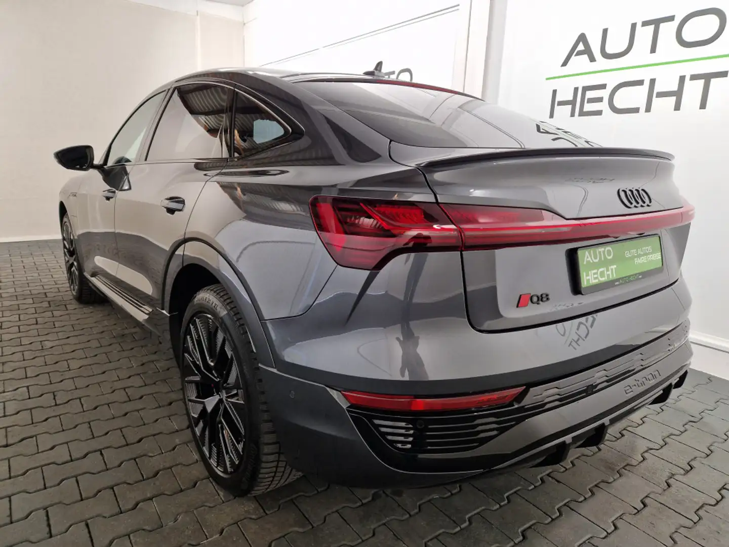 Audi Q8 e-tron Sportback 55 quattro S-line, Panorama Grigio - 2