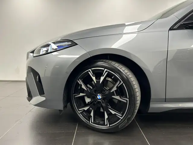 BMW 1 Series view 9
