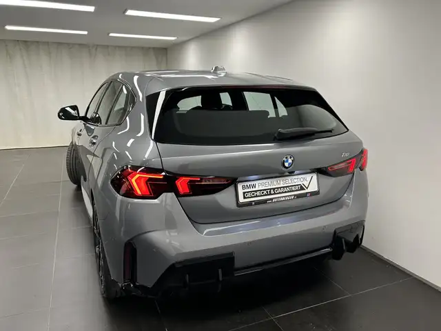 BMW 1 Series view 10