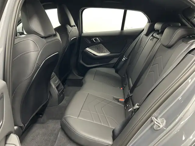 BMW 1 Series view 14