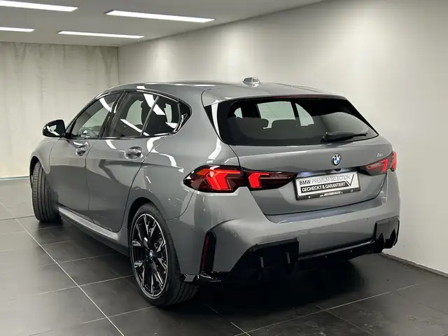 BMW 1 Series view 3