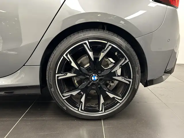 BMW 1 Series view 6