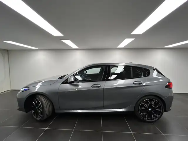 BMW 1 Series view 2