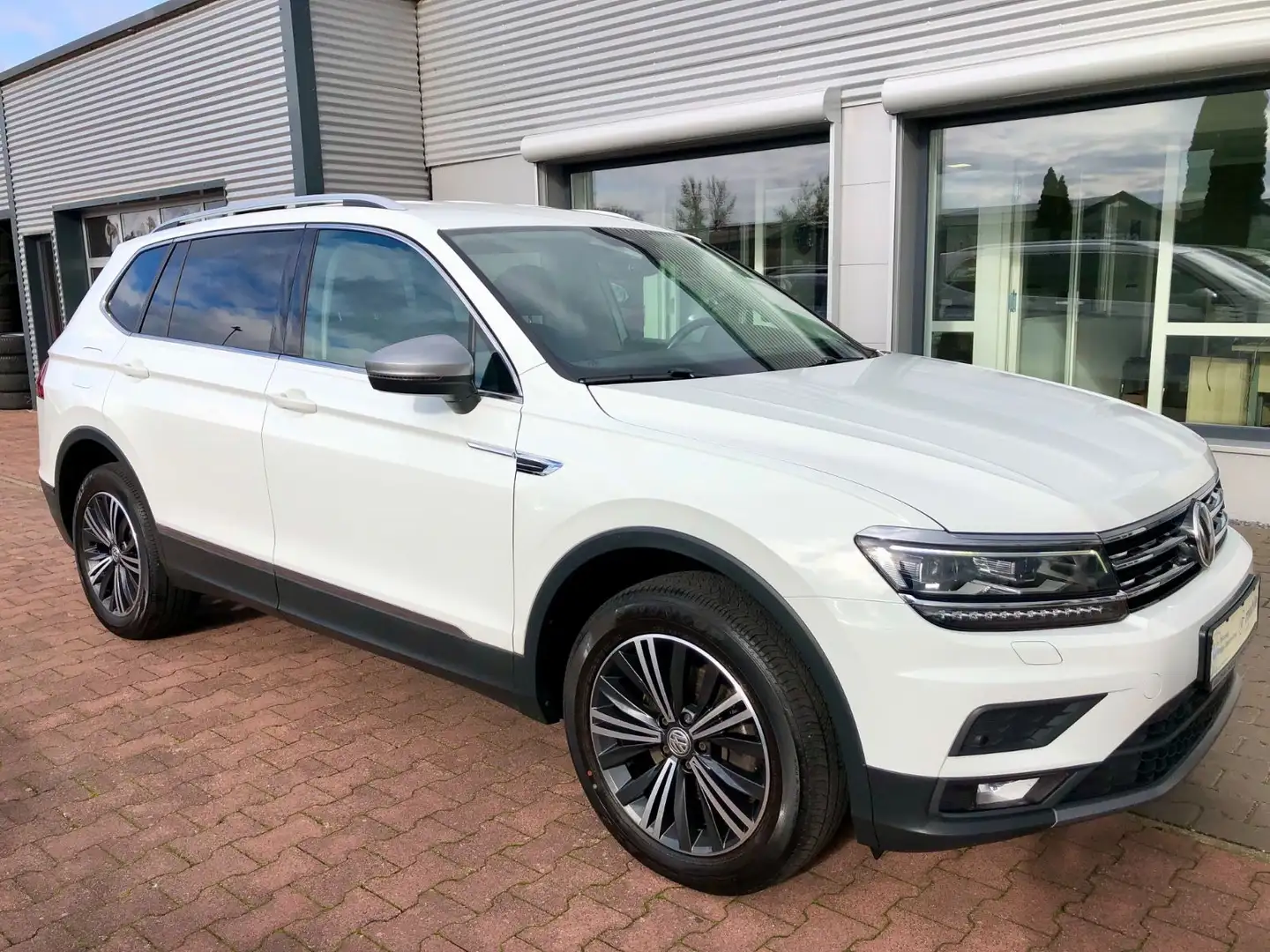 Volkswagen Tiguan Allspace Comfortline/ACC/Sitzhz/AHK/LED/ Wit - 1