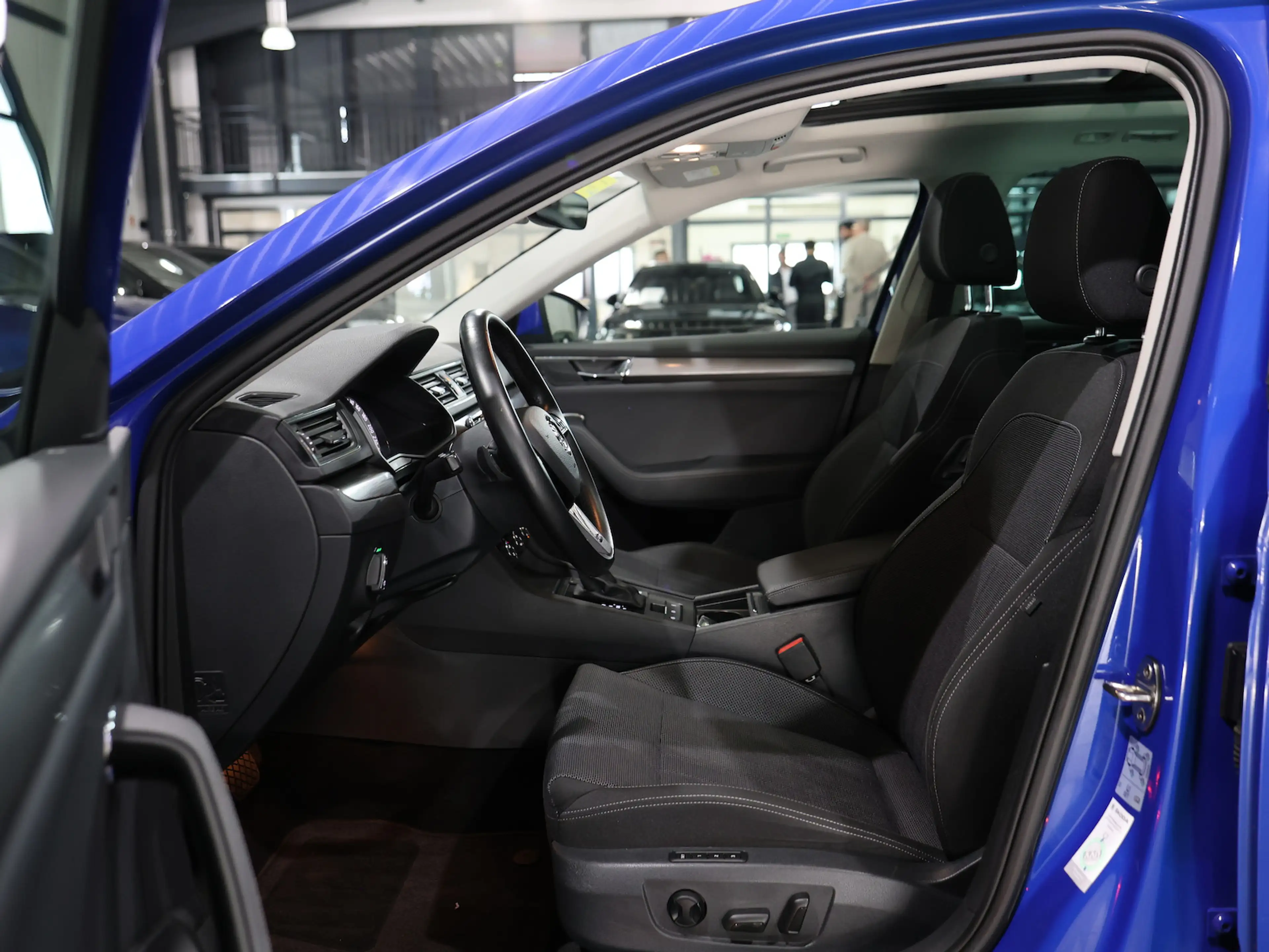 Skoda Superb Combi 2.0 TDI DSG STYLE ENERGY / PANORAMA — photo 13