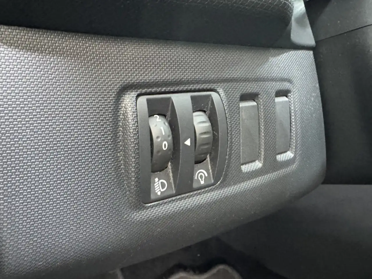 Renault Clio Citadine 5 portes — photo 9