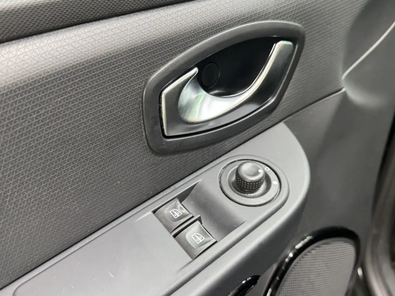 Renault Clio Citadine 5 portes — photo 7
