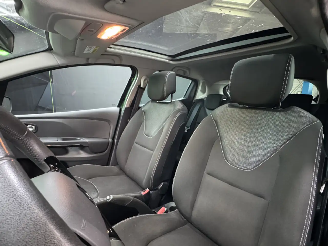 Renault Clio Citadine 5 portes — photo 13