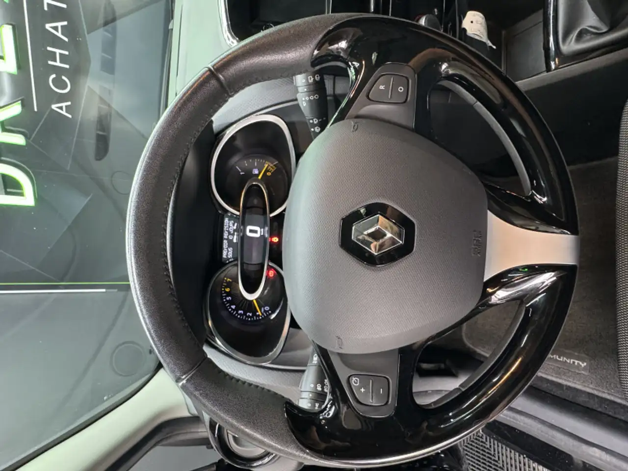 Renault Clio Citadine 5 portes — photo 11