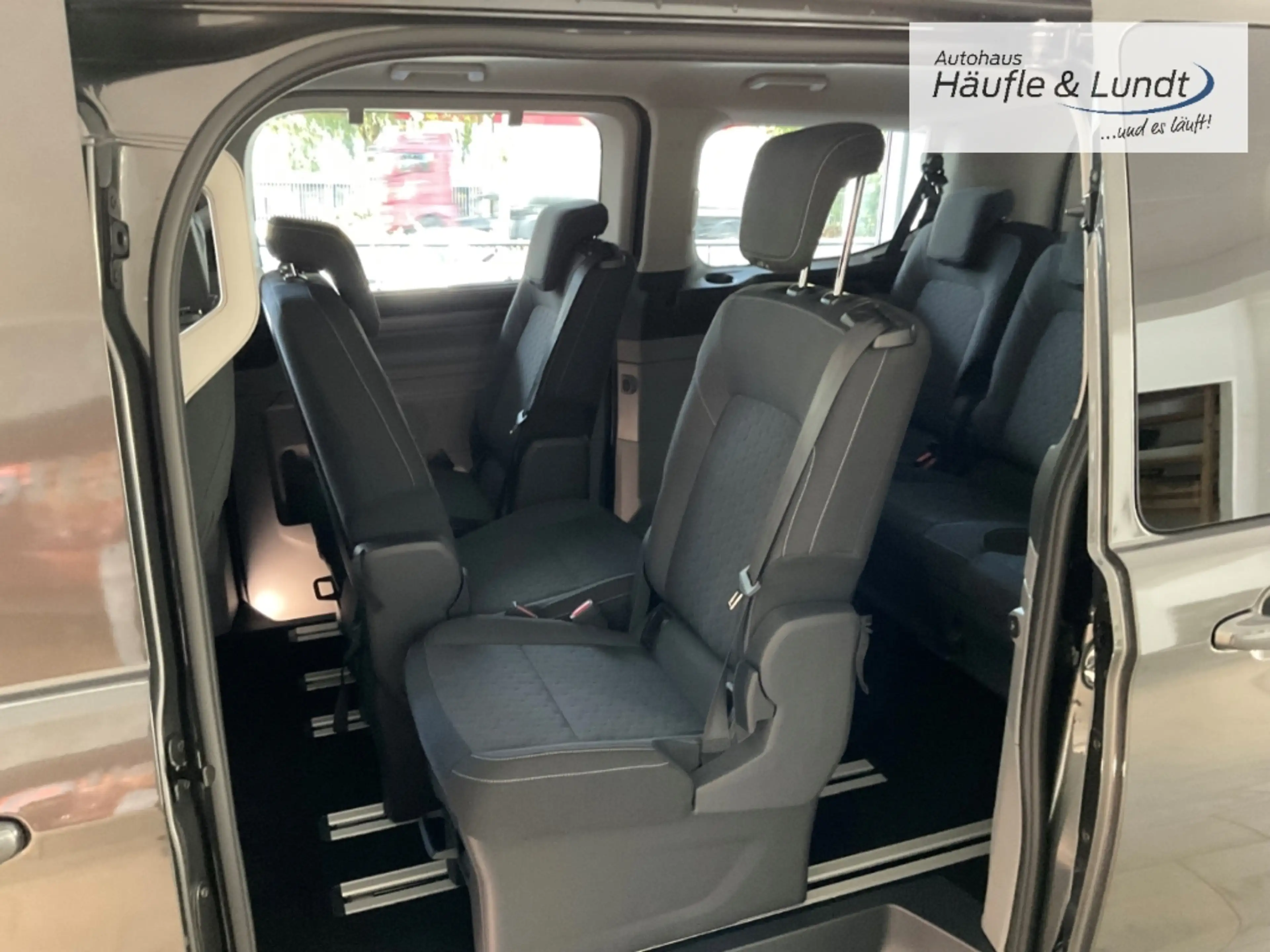 Ford Tourneo Custom 320 L1 Titanium StandHZG AHK-klappbar Navi 360 Kam — photo 7
