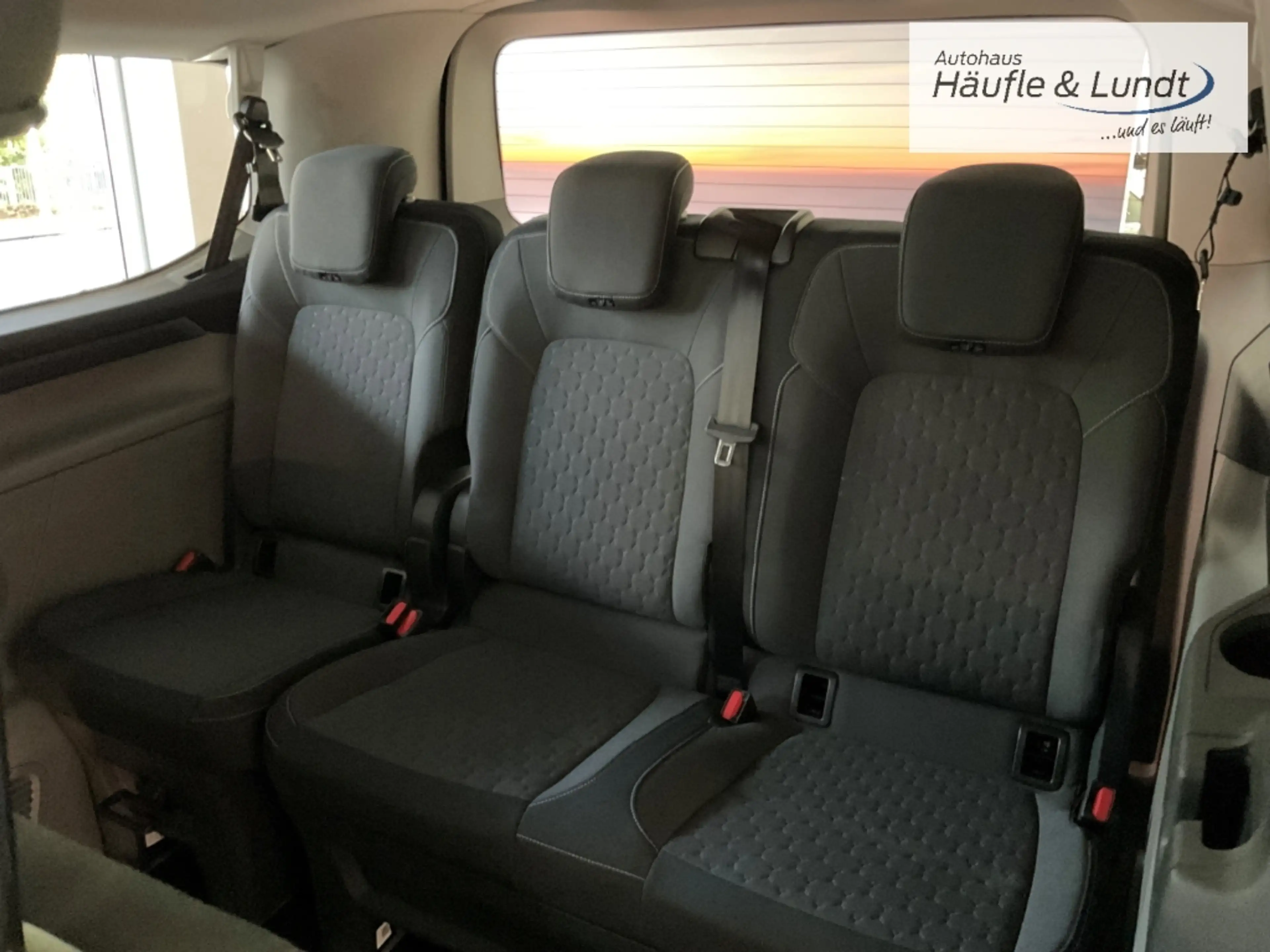 Ford Tourneo Custom 320 L1 Titanium StandHZG AHK-klappbar Navi 360 Kam — photo 8