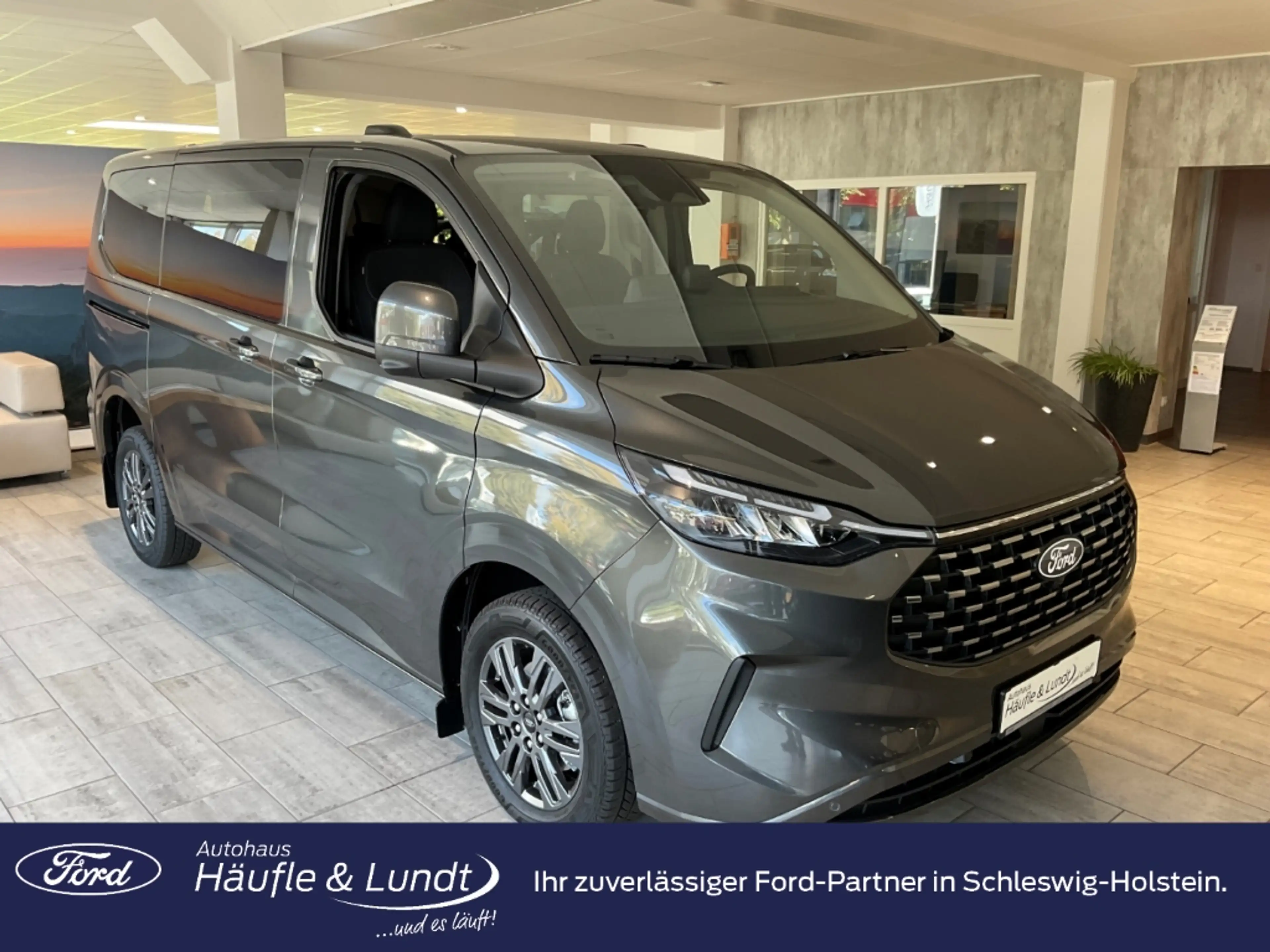 Ford Tourneo Custom 320 L1 Titanium StandHZG AHK-klappbar Navi 360 Kam