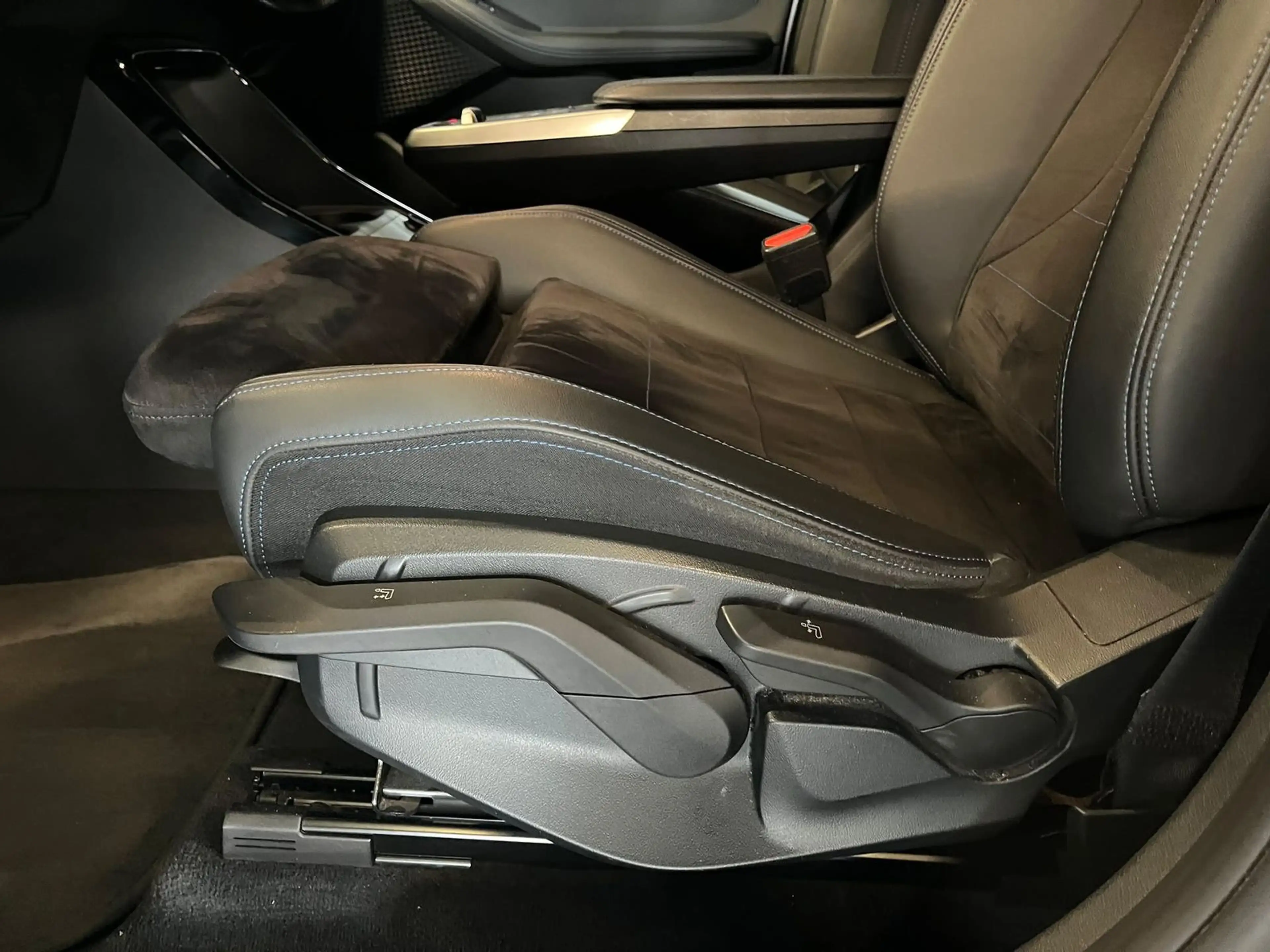 BMW 225 e xDrive M-Sport AHK/LiveCockp — photo 8