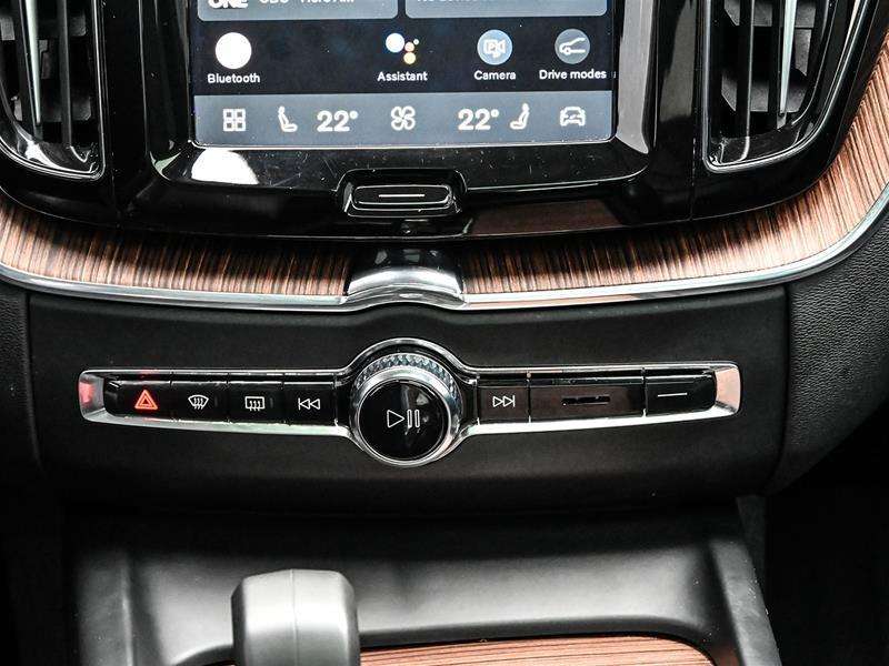 2024 Volvo XC60 B5 AWD Plus Dark Theme thumb 8