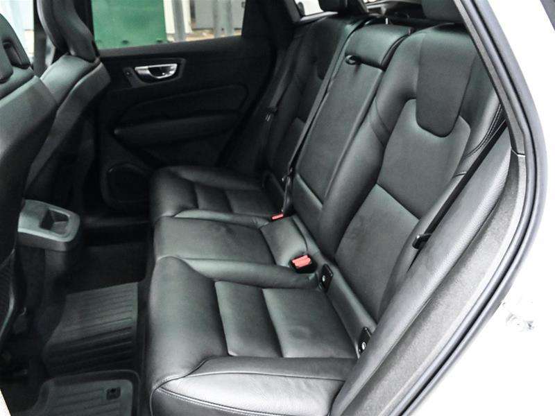 2024 Volvo XC60 B5 AWD Plus Dark Theme alt 5