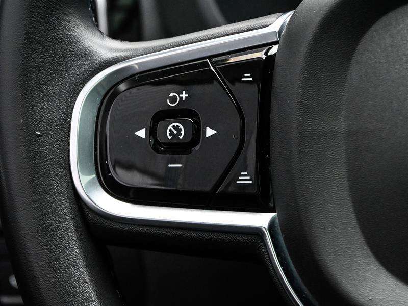 2024 Volvo XC60 B5 AWD Plus Dark Theme thumb 13