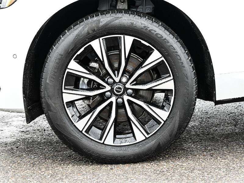 2024 Volvo XC60 B5 AWD Plus Dark Theme thumb 25
