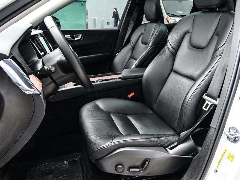 2024 Volvo XC60 B5 AWD Plus Dark Theme thumb 6