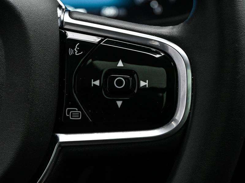 2024 Volvo XC60 B5 AWD Plus Dark Theme thumb 10