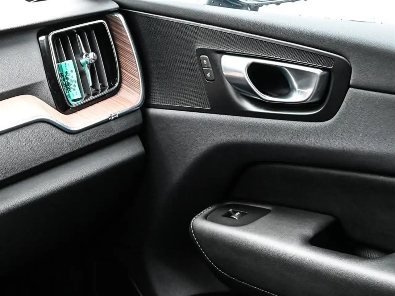Volvo XC60 снимка Volvo XC60
