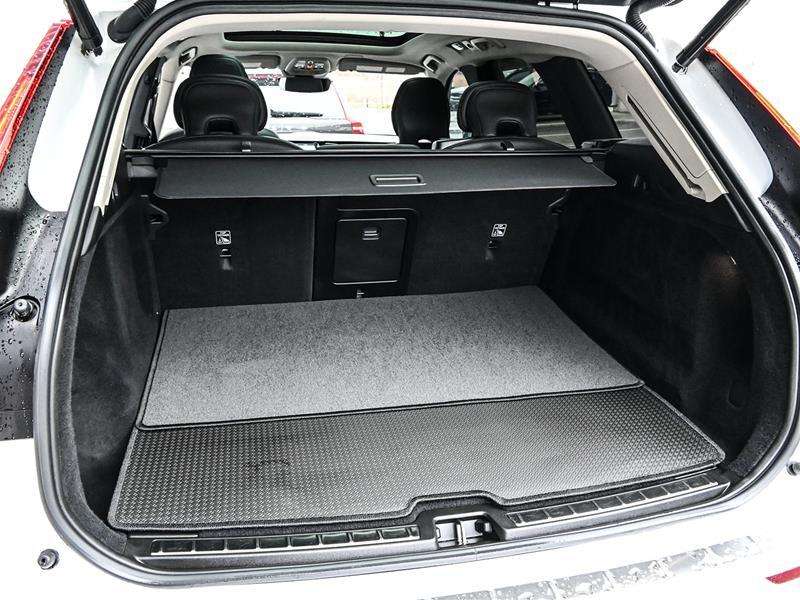 2024 Volvo XC60 B5 AWD Plus Dark Theme thumb 12
