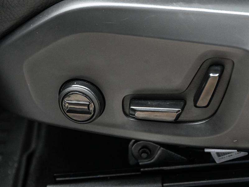 2024 Volvo XC60 B5 AWD Plus Dark Theme alt 2