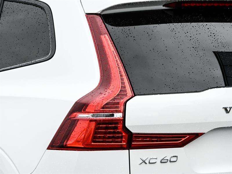 2024 Volvo XC60 B5 AWD Plus Dark Theme thumb 23