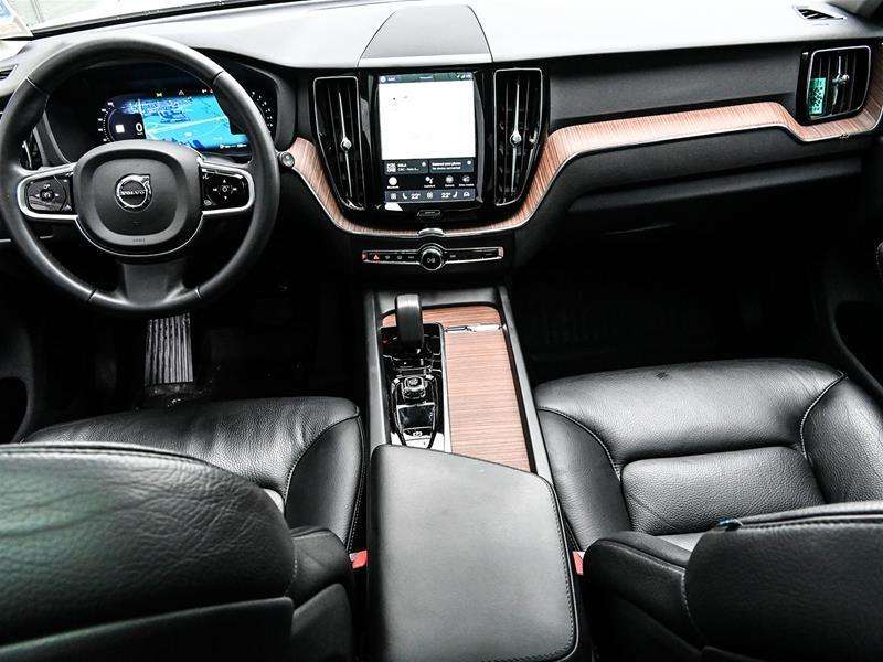 2024 Volvo XC60 B5 AWD Plus Dark Theme thumb 11