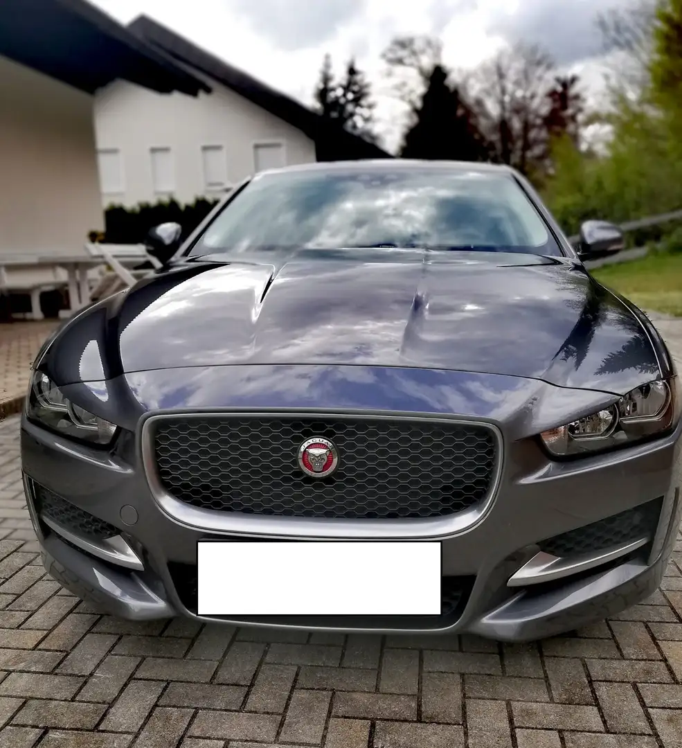 Jaguar XE 20d R-Sport - 1