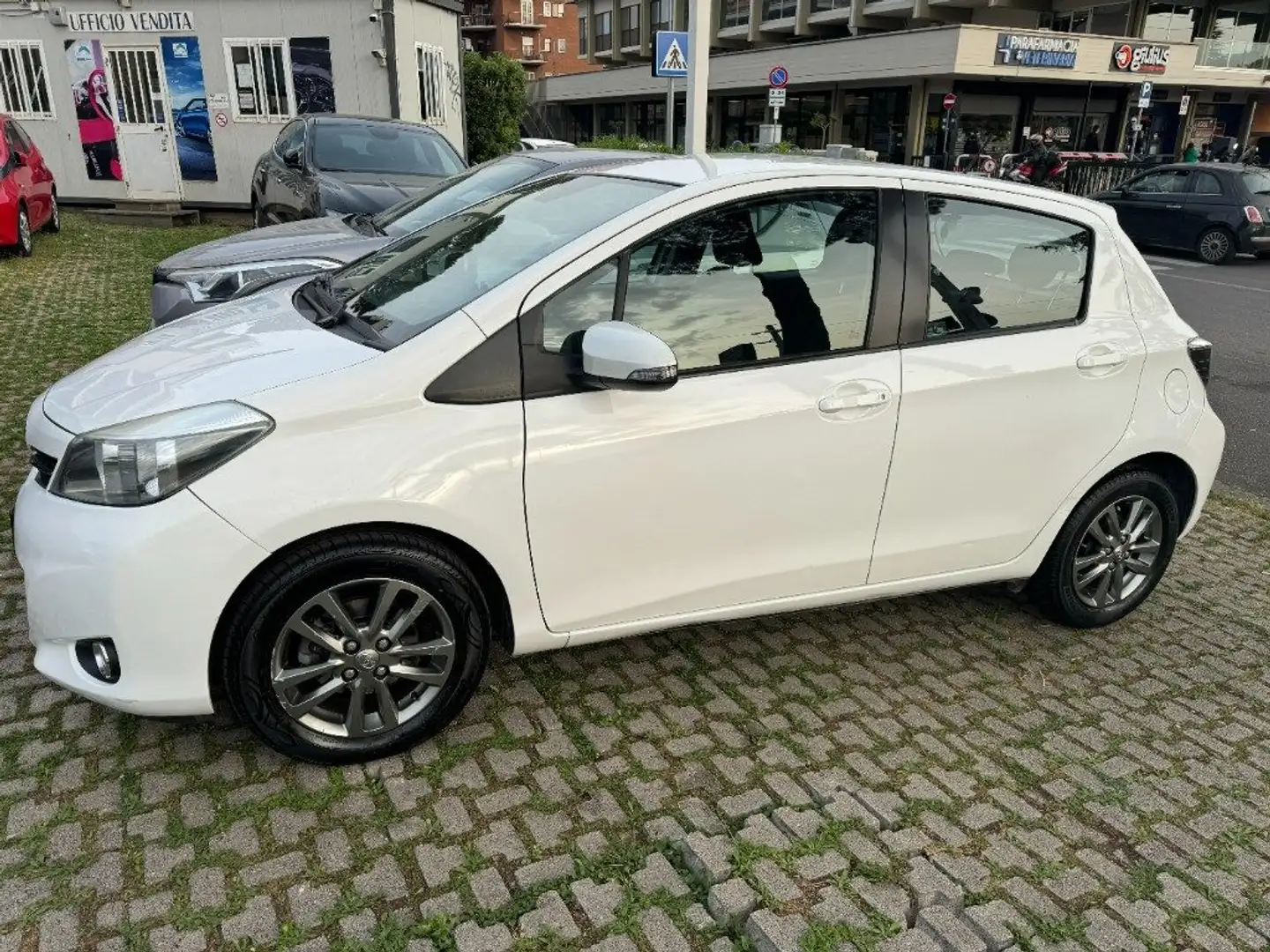 Toyota Yaris 1.0 5 porte Active UNIPRO KM CERTIFICATI Bianco - 2