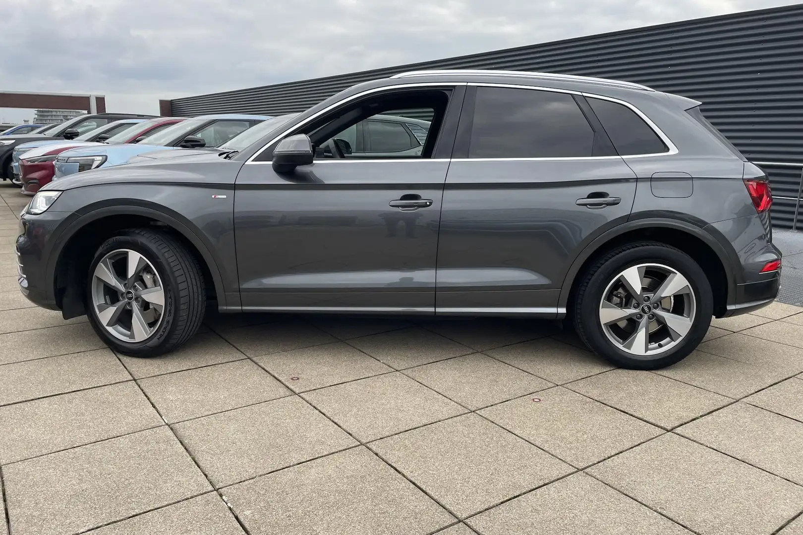 Audi Q5 50 TFSI e quattro S edition | PHEV Gris - 2