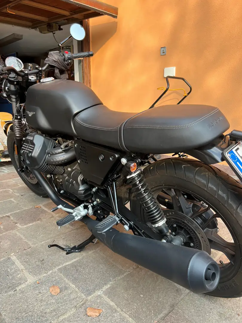 Moto Guzzi V 7 III STONE Noir - 1