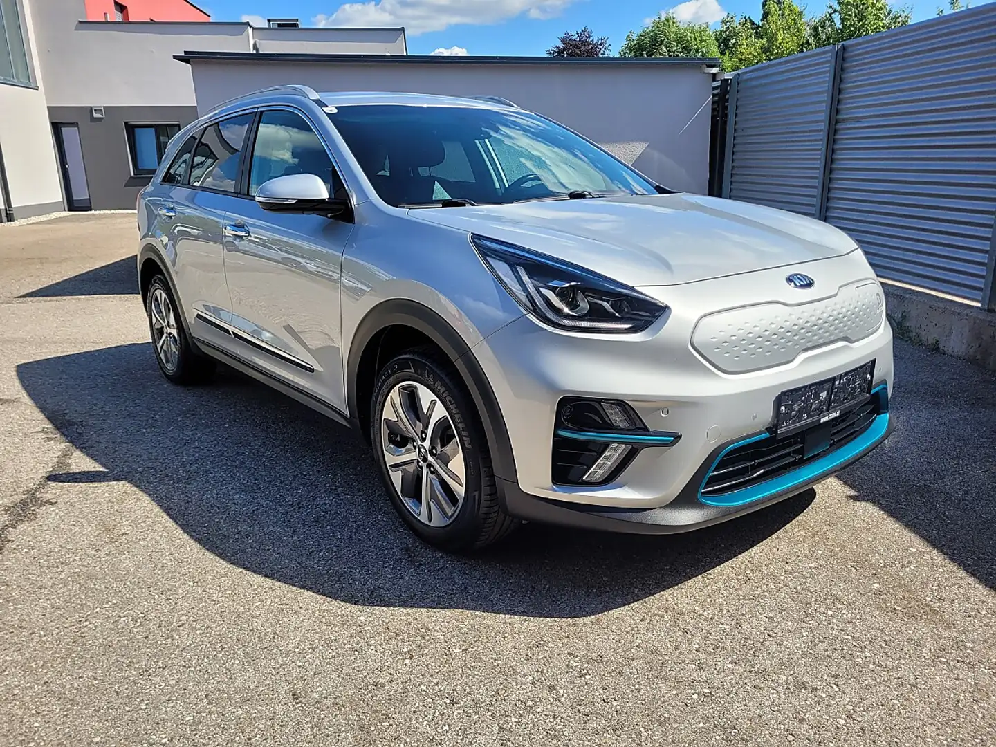 Kia e-Niro Niro EV 64kWh long Range Gold Aut. Silber - 1