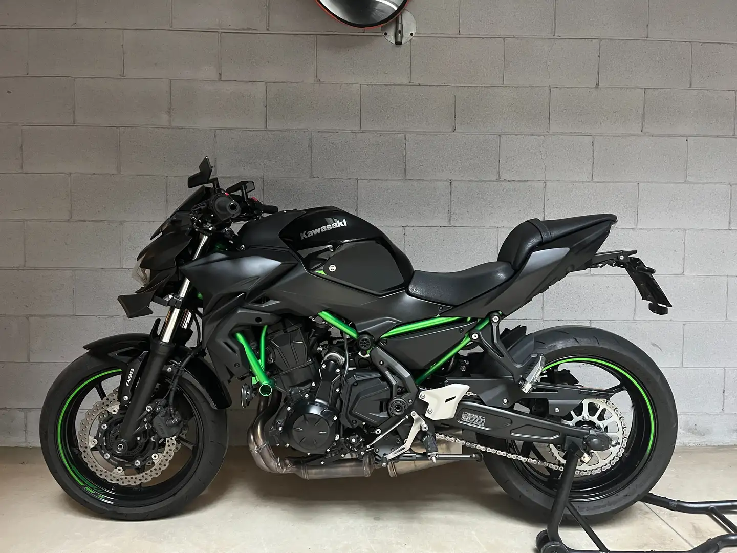 Kawasaki Z 650 Negru - 1