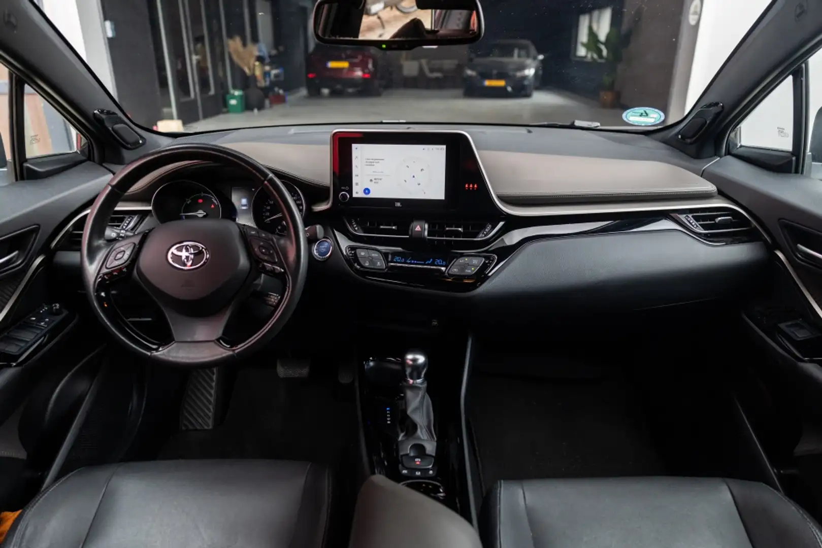 Toyota C-HR 1.8 Hybrid Executive | JBL | Leer | Trekhaak | Cam Grijs - 2