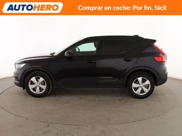 Volvo XC40 view 3