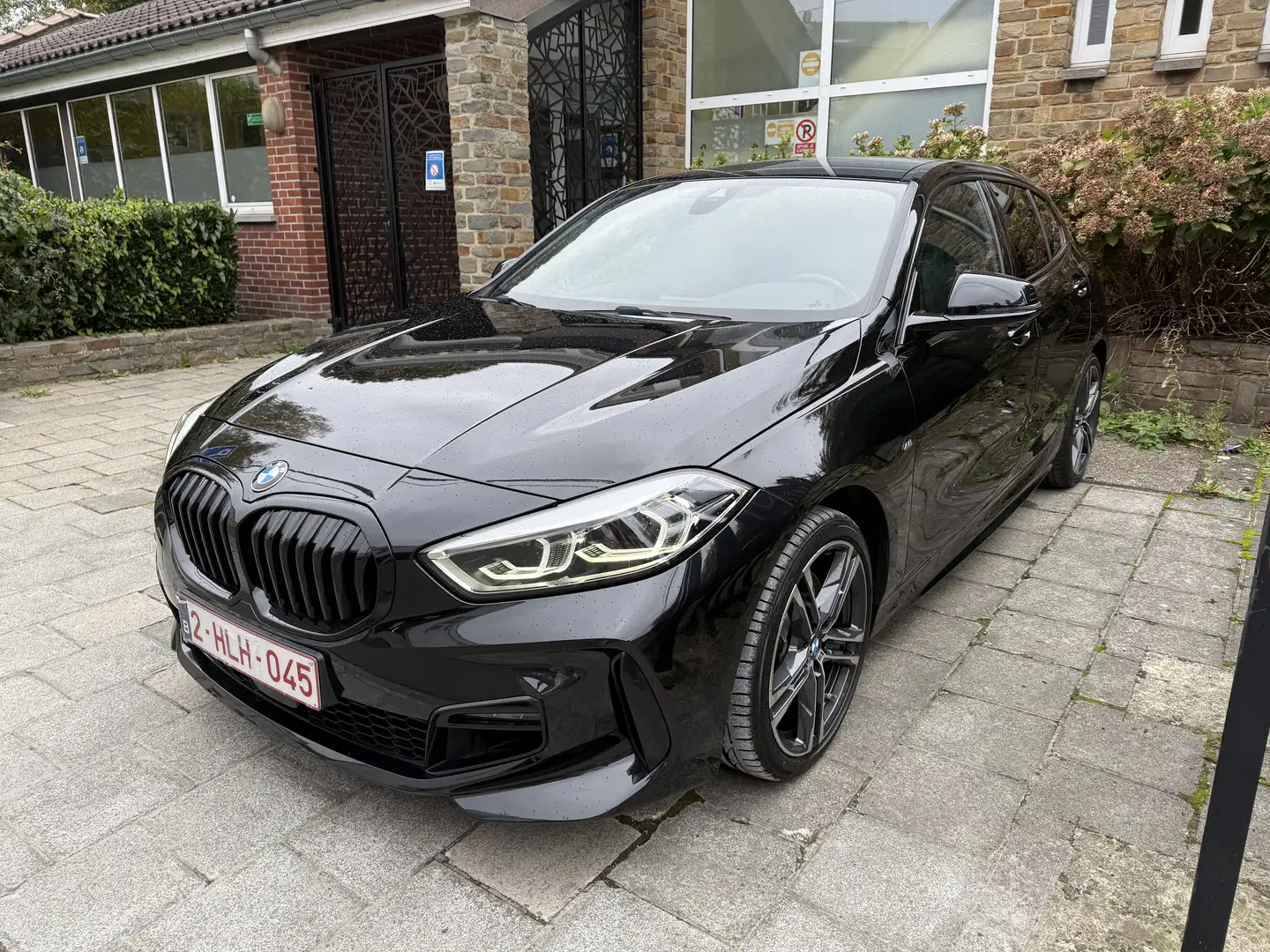 BMW 120 120i 177 ch M Sport A - 1