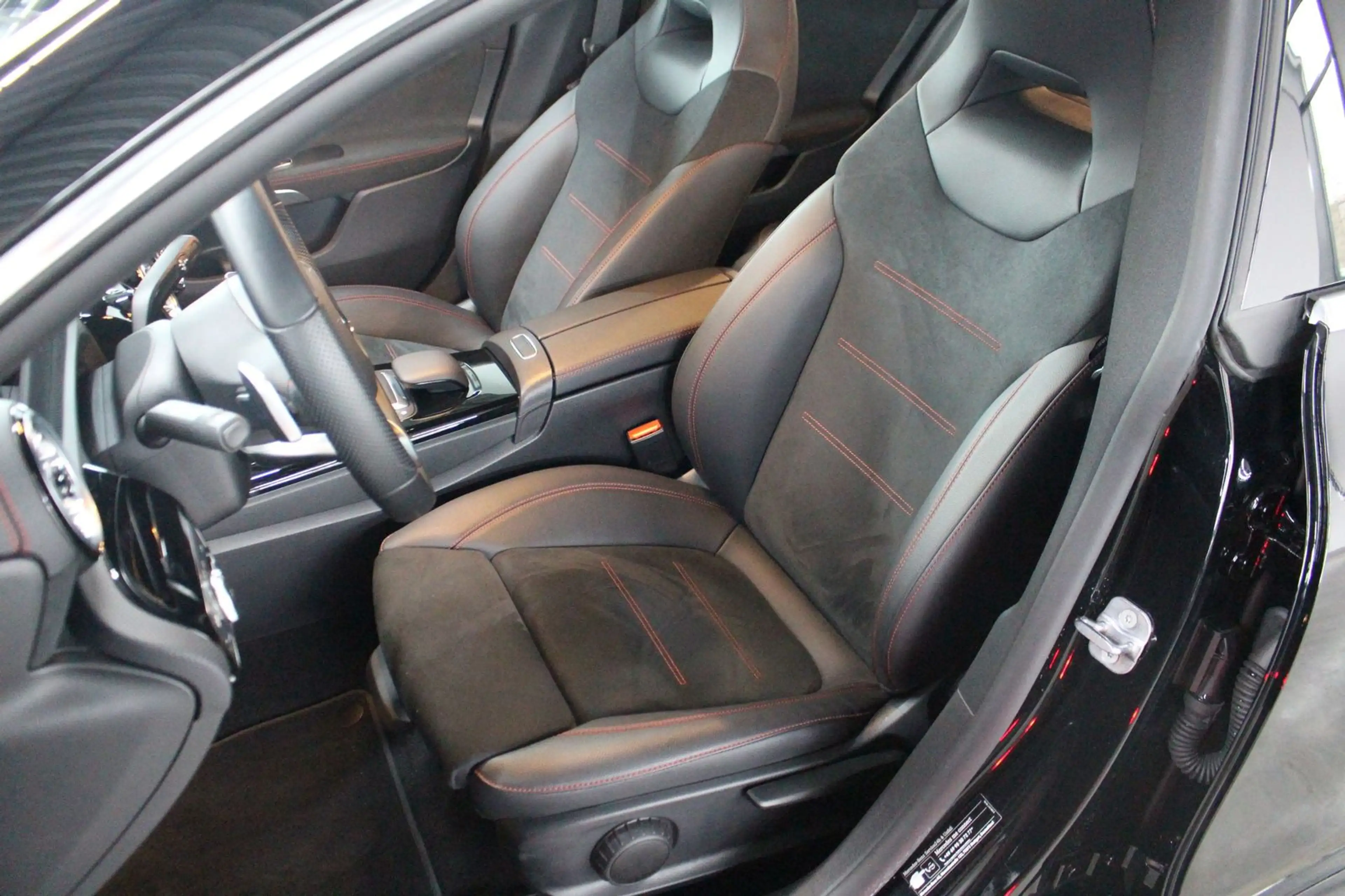 Mercedes-Benz CLA 250 CLA 250 e SB AMG AHK LED Ambiente — photo 9