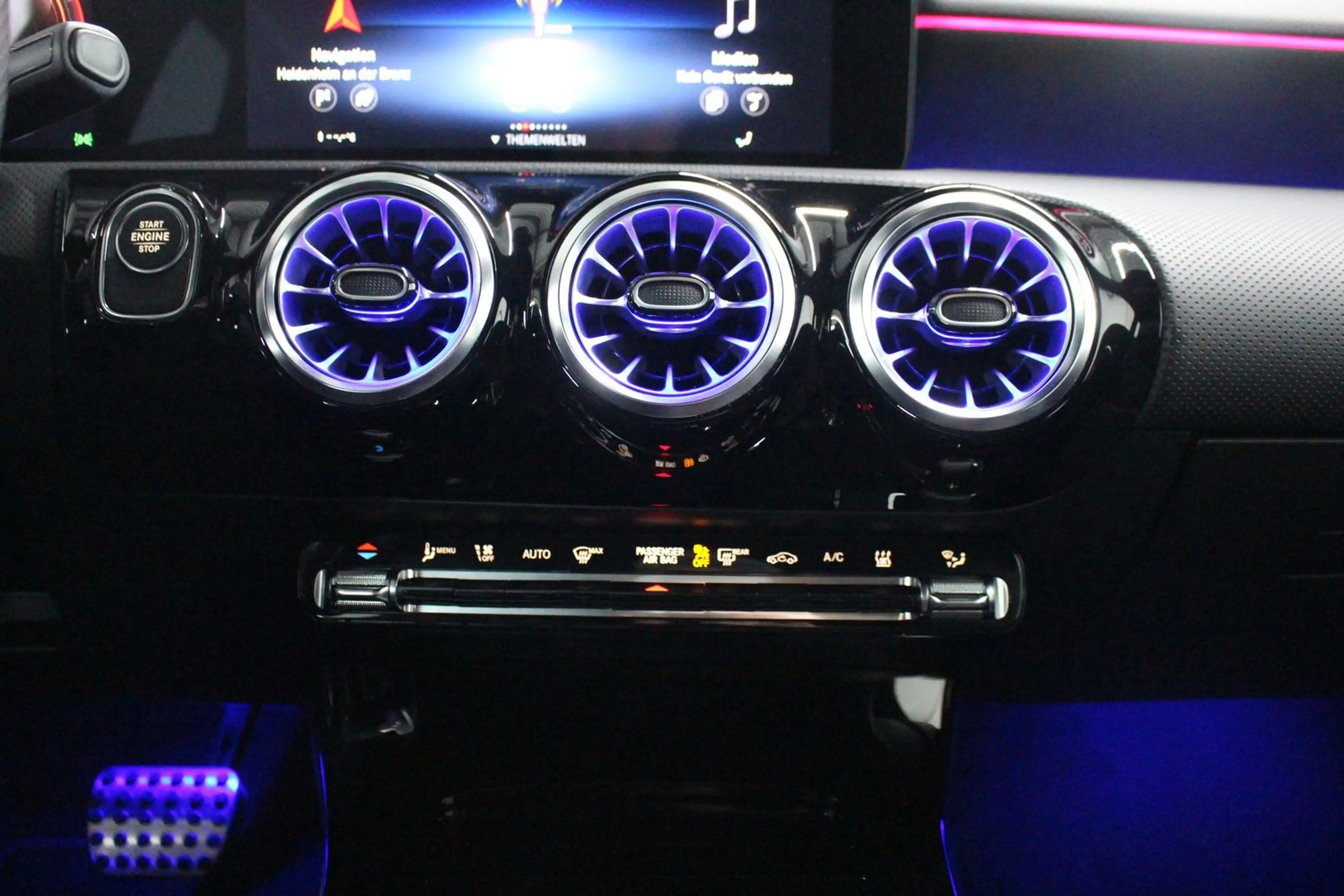 Mercedes-Benz CLA 250 CLA 250 e SB AMG AHK LED Ambiente — photo 15